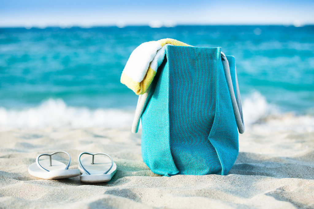 Beach-Bag-Packing-List-Moms